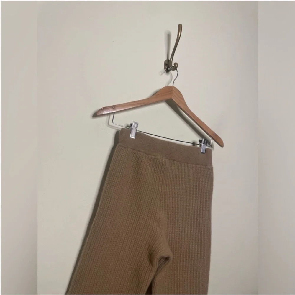 ALO Yoga Cashmere High-Waist Plush Waffle Pant in Toasted Almond